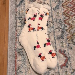 NWOT Old Navy slipper socks with dog pattern. Anti-skid. Sz 7-10.